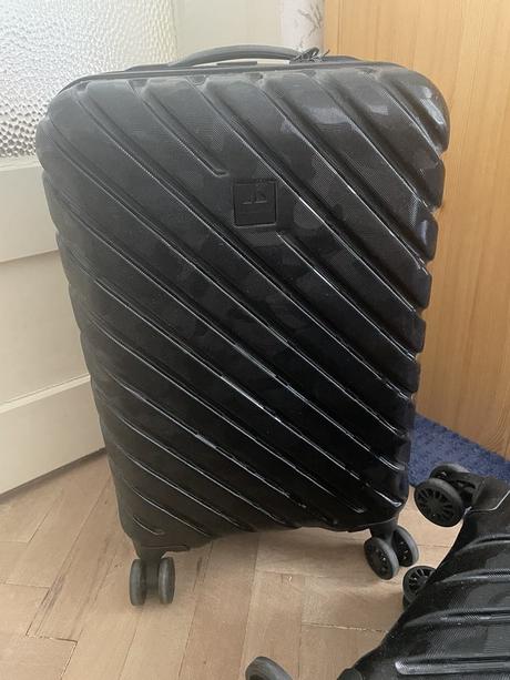 Kufor na palubu lietadla, 