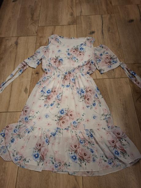 Kvetinove saty s podsivkou, s