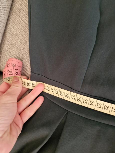 Spoločenské šaty, 38