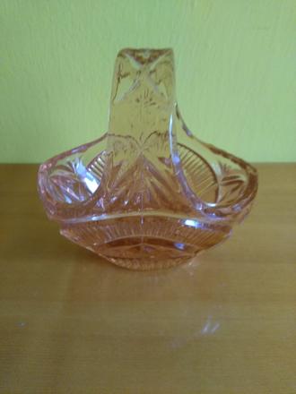 Sklenený ružový košík, 