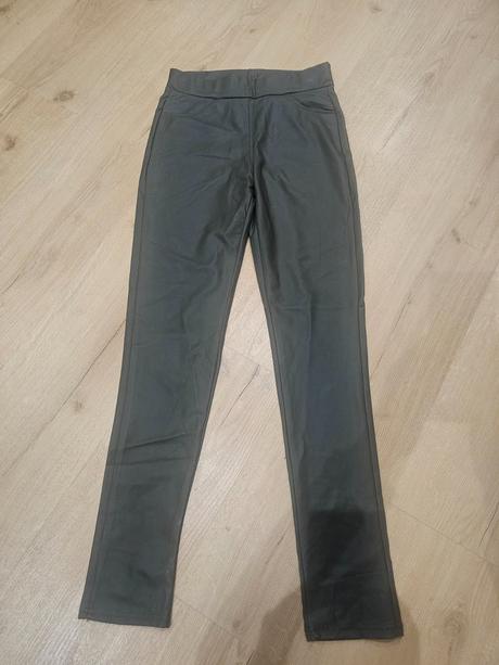 Koženkové legíny, l