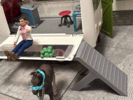 Schleich mobilná veterinárna klinika, 