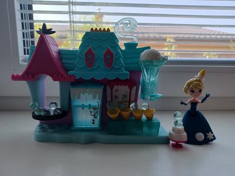 Frozen zmrzlinový stánok, 