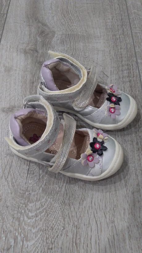 Strieborné topánky, 20