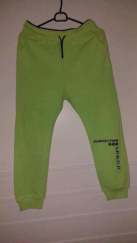 Nové teplaky, benetton,158