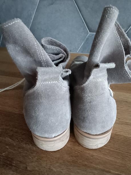 Semisove topanocky, 40