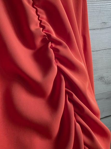 Krasne elegantne saty, l