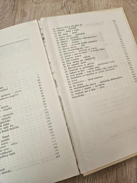 Thomas hardy ďaleko od hlučného davu,