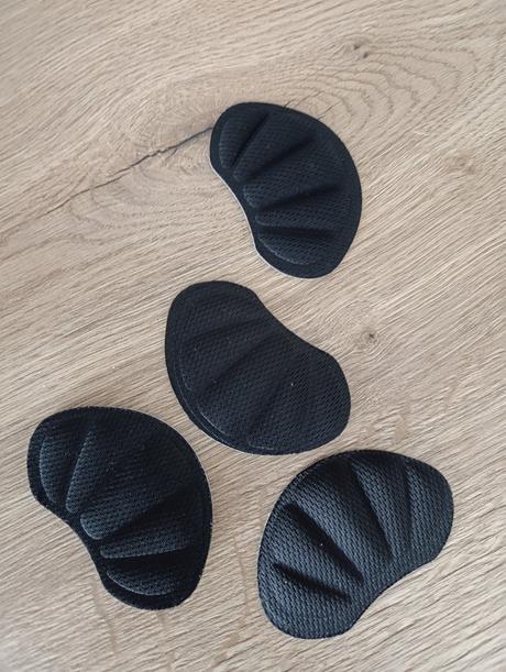 Chránič päty proti otlakom a vyzúvaniu 4ks  čierne, 