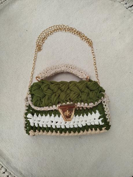 Háčkovaná kabelka, 