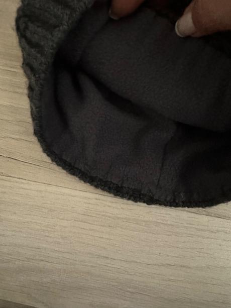 Čiapka zateplená s brmbolcom, 