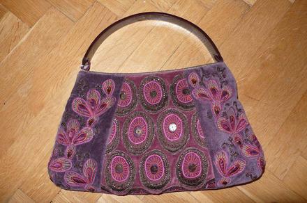 Bohato zdobená kabelka, 