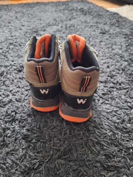 Trekové topánky, 25