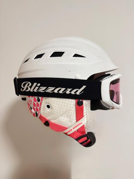 Lyžiarska prilba s okuliarmi, s