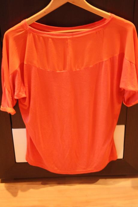 Vzdusne, vesele oranzove tricko s trblitavymi kami, m