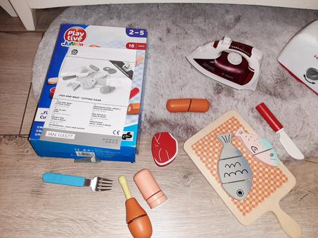 Hriankovač, žehlička, potreby do kuchynky, 