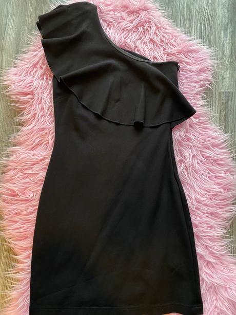 Čierne mini na jedno rameno, volánové, h&m,36