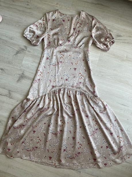 Rúžové saténové šaty vila, 38