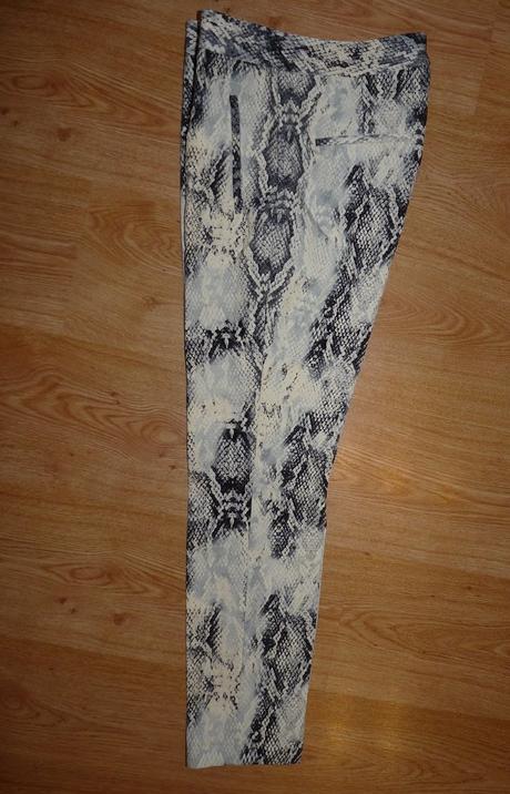 Elegantne s hadim vzorom, zara,xs