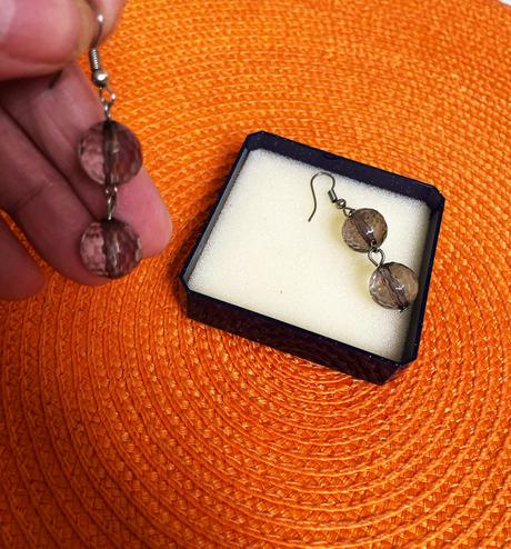 Visiace dymové náušnice, 