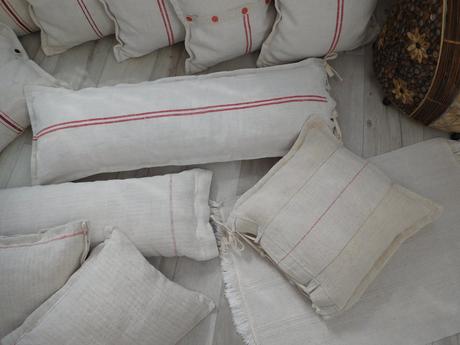 Vankúše menšie , vačšie, podlhovasté,, 