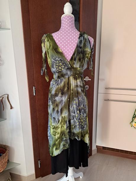 Zeleno čierne šaty,