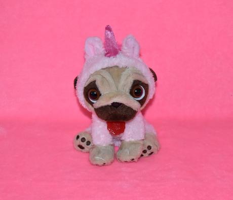 Psík mops od značky keel toys,