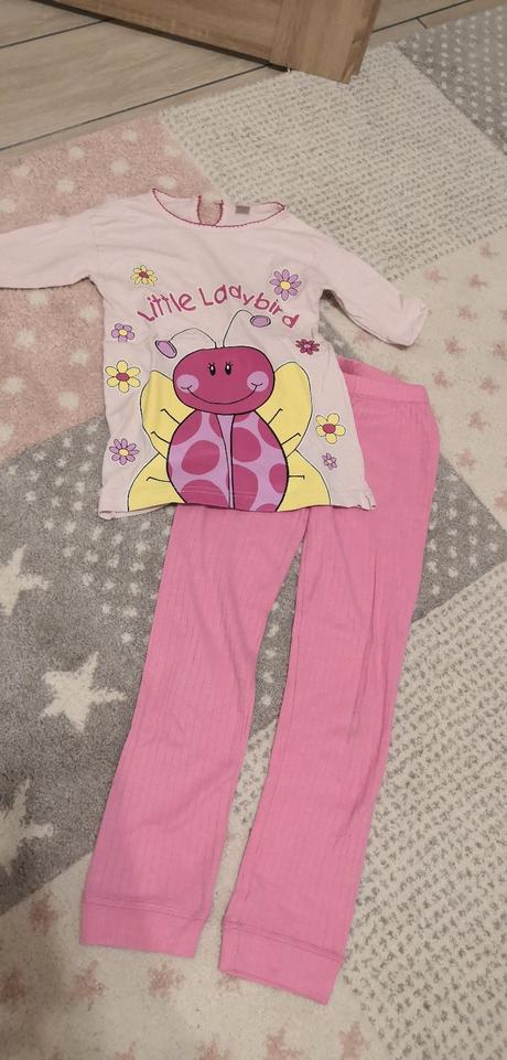 Pyžamko s včielkou, 122