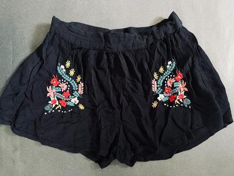 Vyšívané kraťasy, m