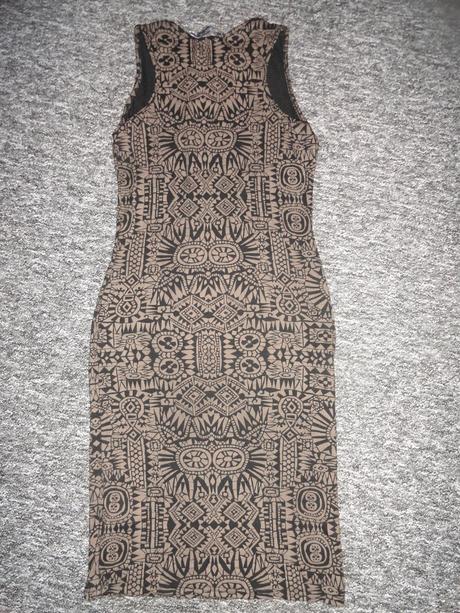 Zaujímavé šaty, m