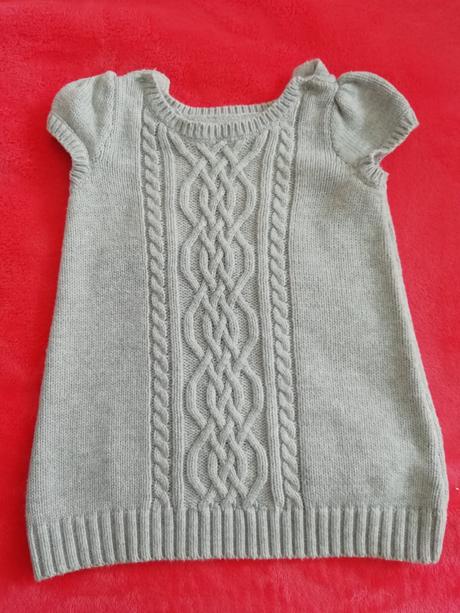 Bledosivé svetríkové šatočky 80, top stav, 80