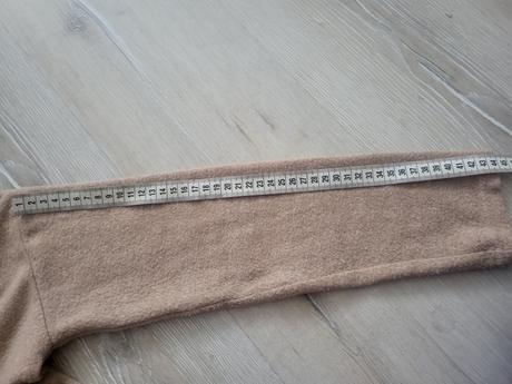 Bledohnedý dámsky svetrík, s