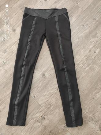 Leginy s kozenkovymi aplikaciami, s