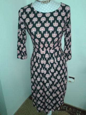 Čierno oranžovo biele vzorované úplet.šaty veľ. m, m