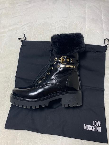 Lakované kožené workery love moschino originál, 39