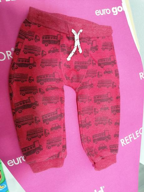 Predám chlapčenské tepláky, 92