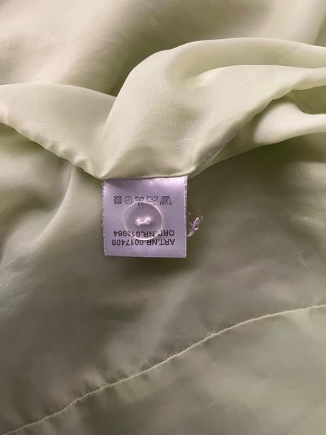 Tenka vetrovka veľkosť 48, 48