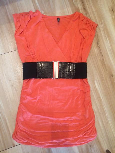 Minišaty alebo top s hlbokým výstrihom, xs