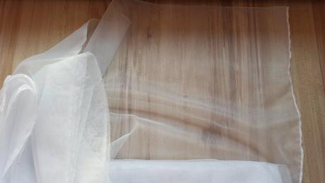 Biele a smotanové látky na ďalšiu tvorbu, výzdobu,,