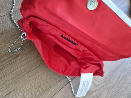 Červená saténová spoločenská kabelka, 