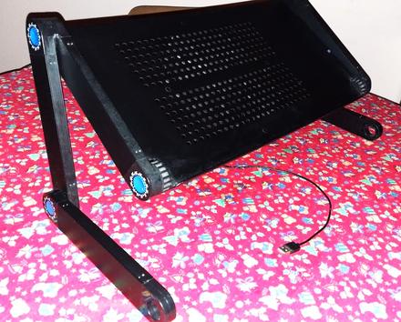 Flexibilný stolík na notebook s ventilátorom,