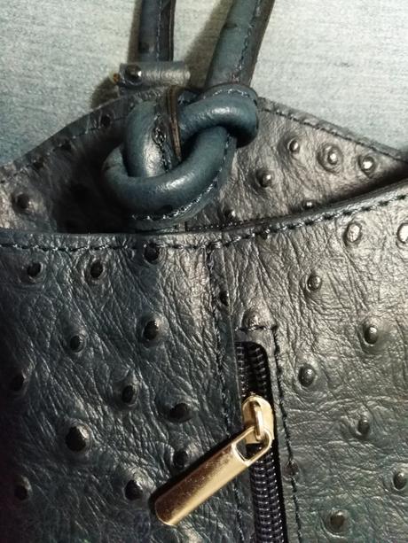 Tmavomodrá celokožená kvalitná kabelka /ruksačik, 