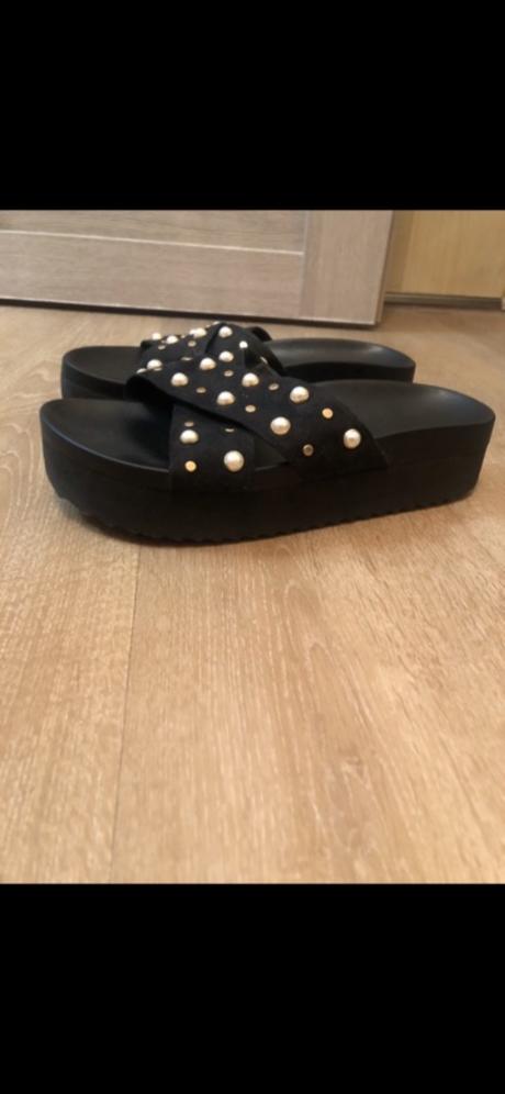 Slapky na platforme, 41