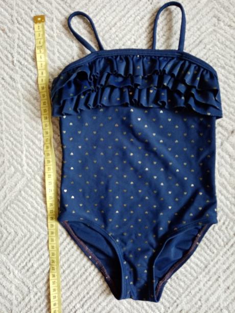 Dievcenske plavky so srdieckami, 92