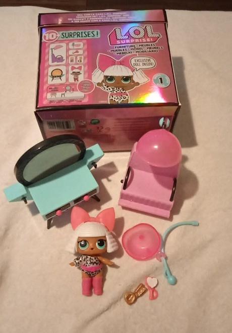 Bábika l.o.l s nabytkom, 