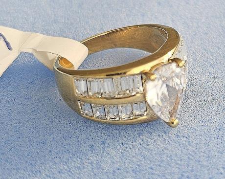 Dámsky prsteň s kryštálmi, 