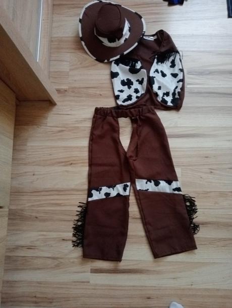 Balík oblečenia + kostým kovboj, 104–116