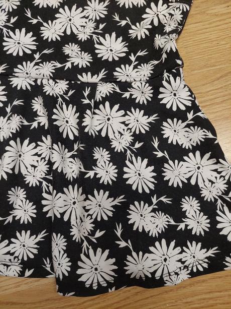 Cierne elegatne tricko s margaretkami, esmara,s