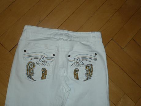 Strečové biele rifle, 36