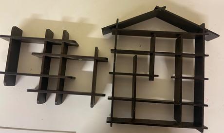 Poličky na miniatúry,